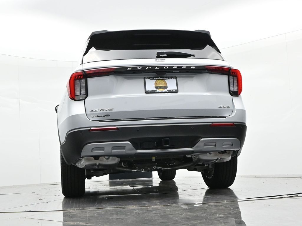 Ford Explorer Vehicle Full-screen Gallery Image 22