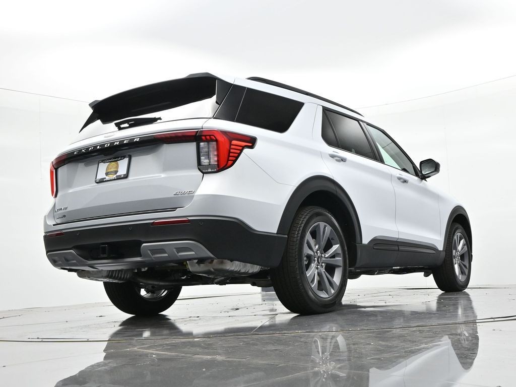 Ford Explorer Vehicle Full-screen Gallery Image 23