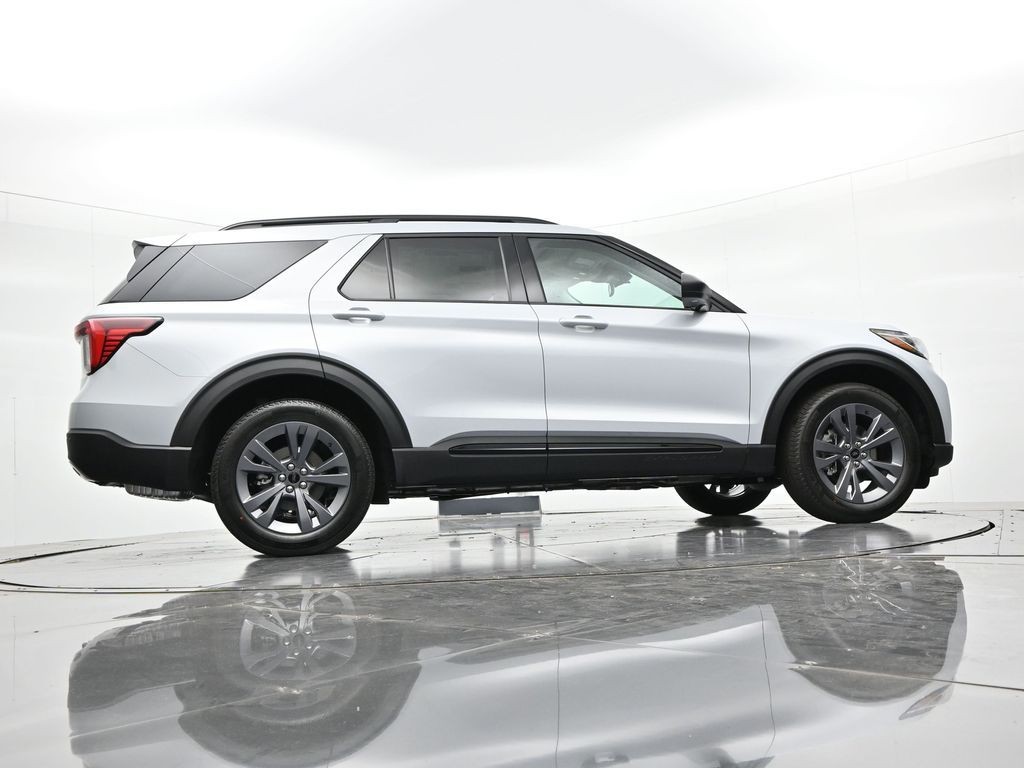 Ford Explorer Vehicle Full-screen Gallery Image 24