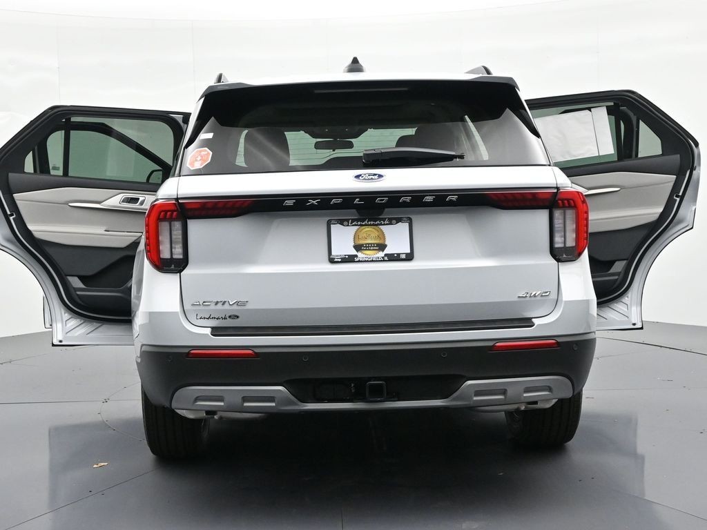 Ford Explorer Vehicle Full-screen Gallery Image 28