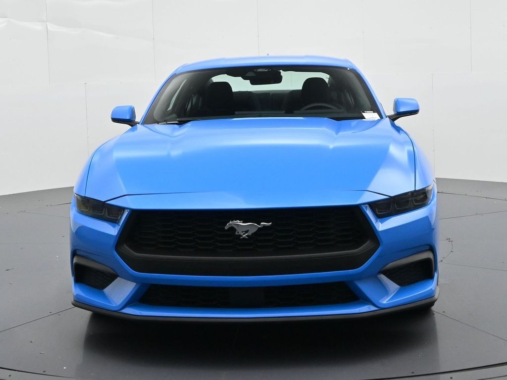 Ford Mustang Vehicle Full-screen Gallery Image 3