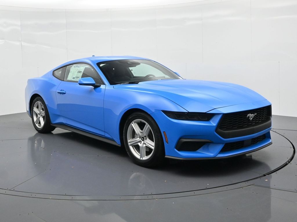 Ford Mustang Vehicle Full-screen Gallery Image 4