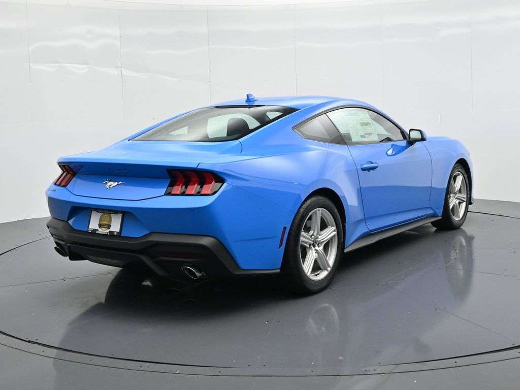 Ford Mustang Vehicle Full-screen Gallery Image 6