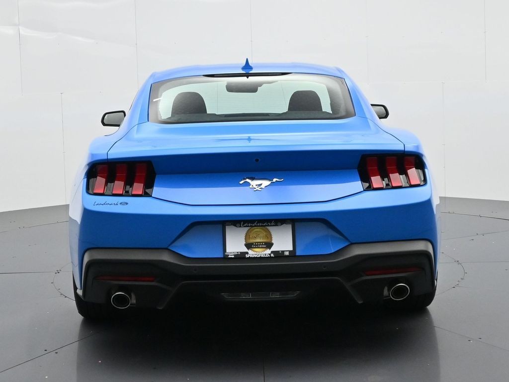 Ford Mustang Vehicle Full-screen Gallery Image 7