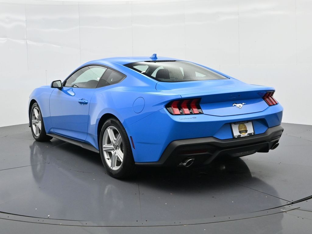 Ford Mustang Vehicle Full-screen Gallery Image 8