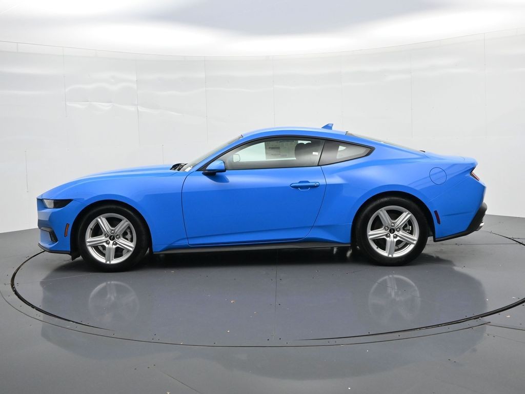 Ford Mustang Vehicle Full-screen Gallery Image 9
