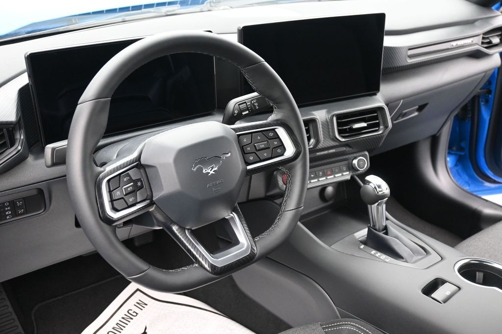 Ford Mustang Vehicle Full-screen Gallery Image 15