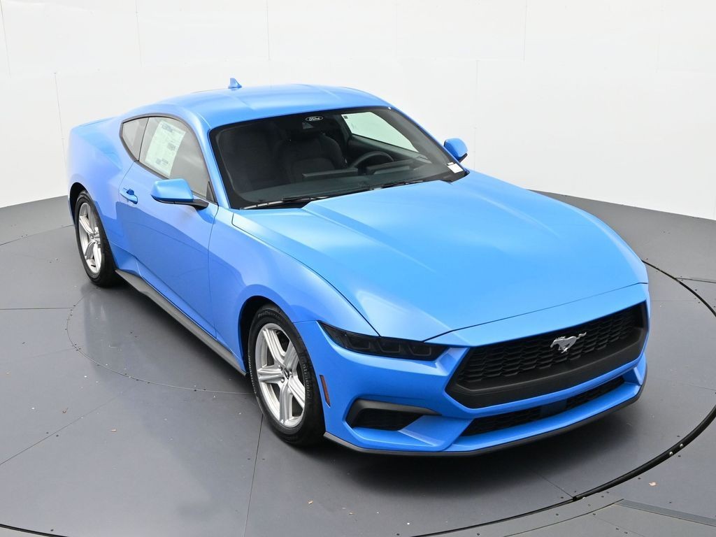 Ford Mustang Vehicle Full-screen Gallery Image 16