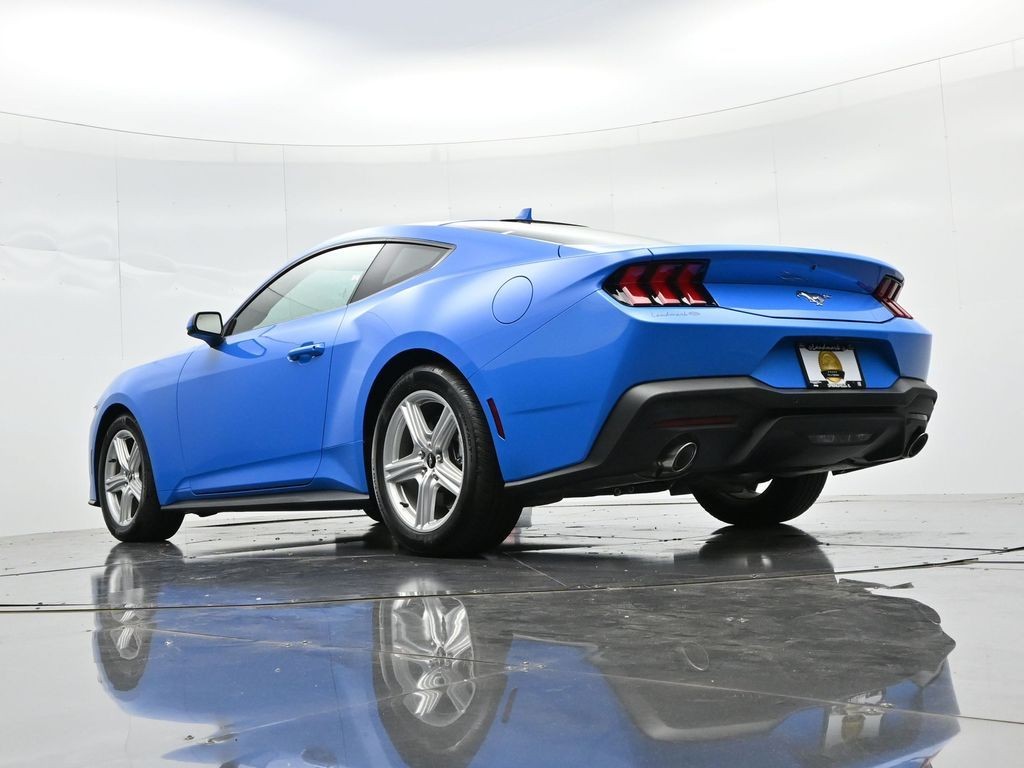 Ford Mustang Vehicle Full-screen Gallery Image 20