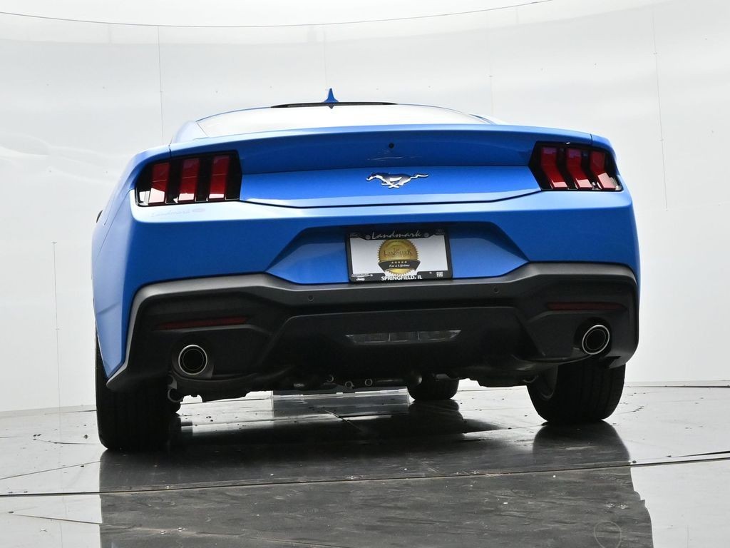 Ford Mustang Vehicle Full-screen Gallery Image 21
