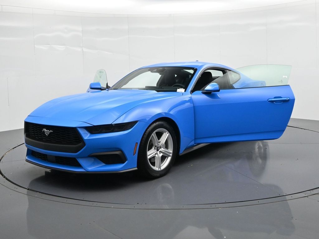 Ford Mustang Vehicle Full-screen Gallery Image 26