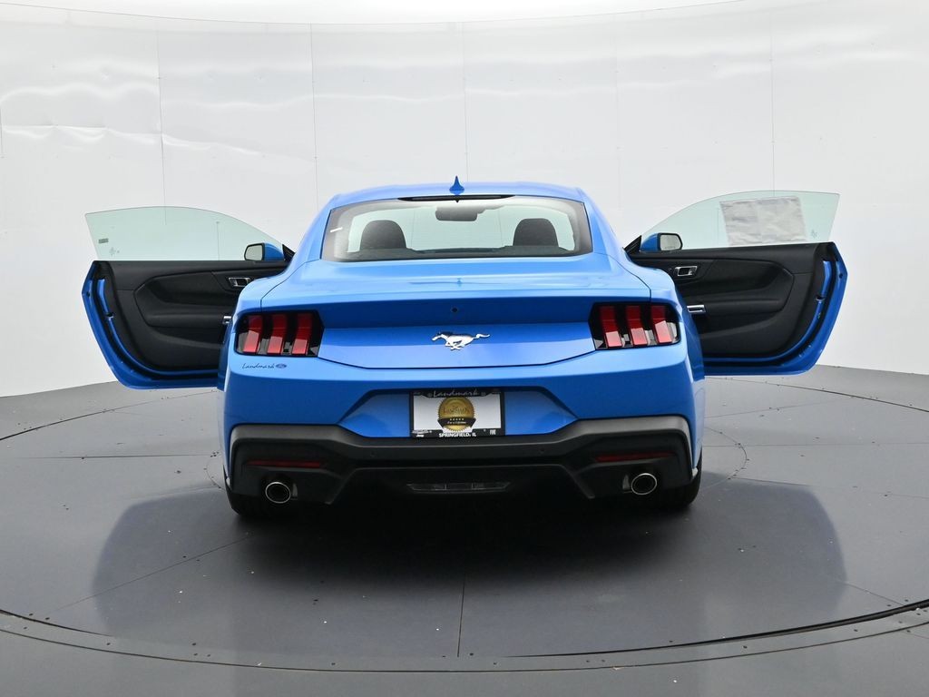 Ford Mustang Vehicle Full-screen Gallery Image 27