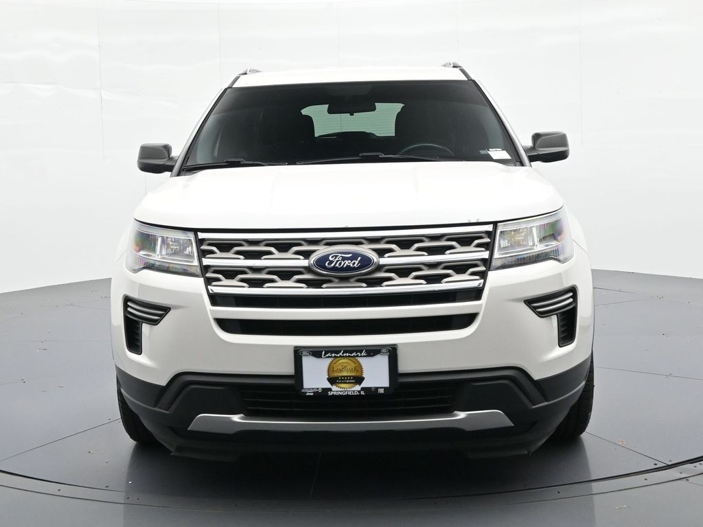 Ford Explorer Vehicle Full-screen Gallery Image 3