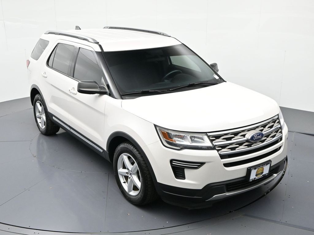 Ford Explorer Vehicle Full-screen Gallery Image 14