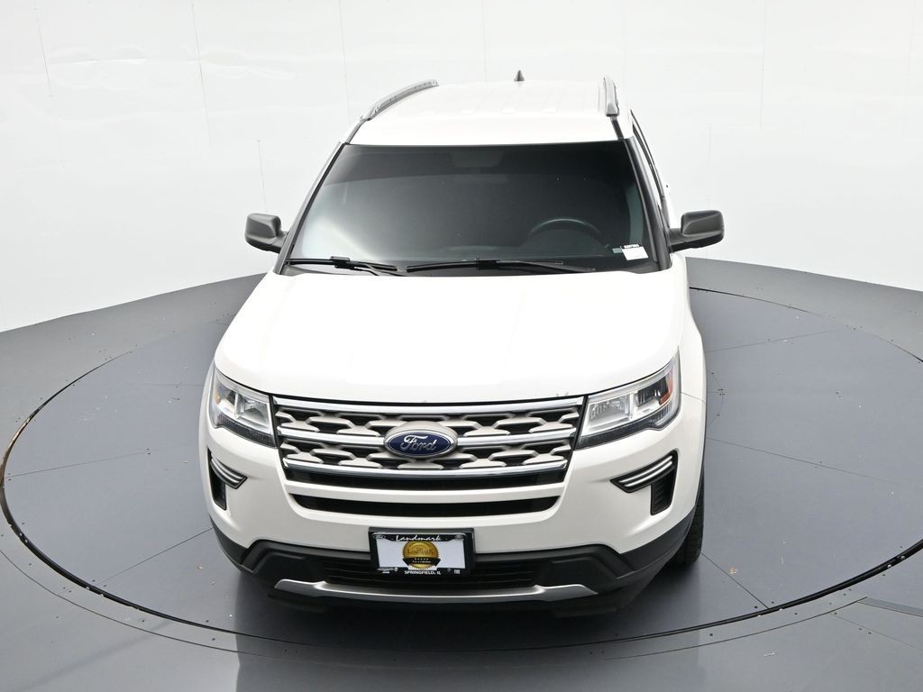 Ford Explorer Vehicle Full-screen Gallery Image 15