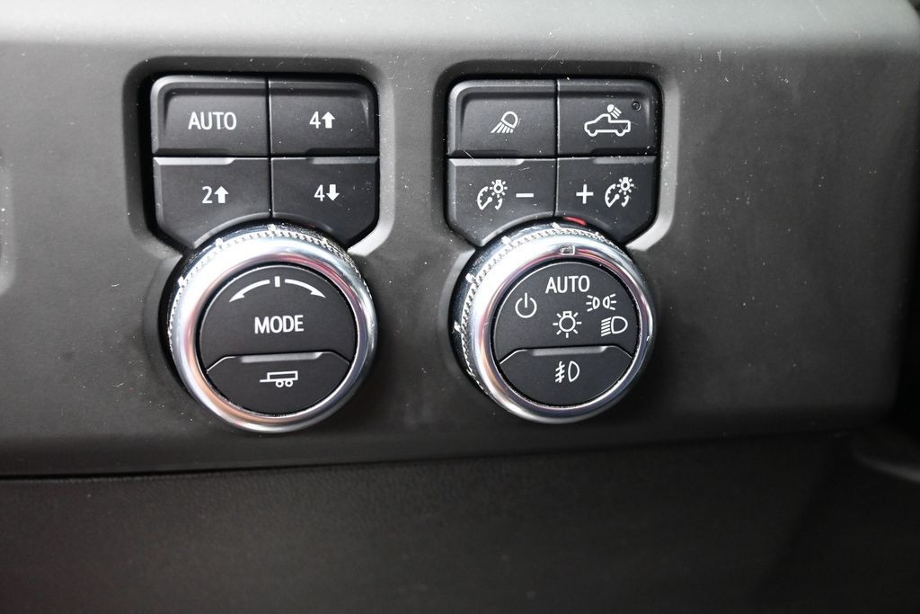 GMC Sierra 1500 Vehicle Full-screen Gallery Image 14