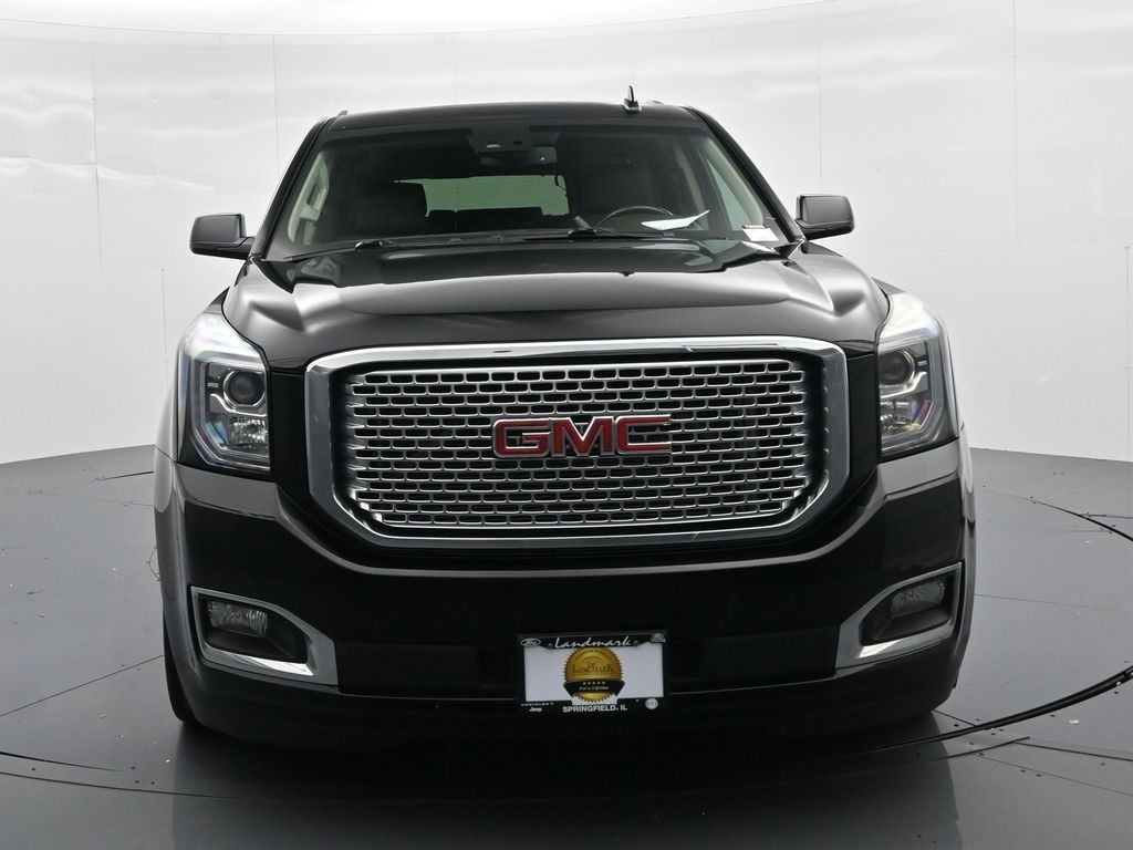 GMC Yukon XL Vehicle Full-screen Gallery Image 3