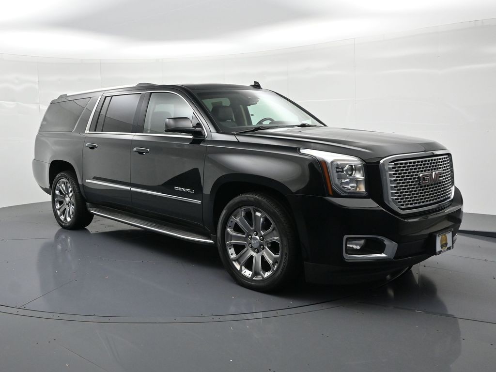 GMC Yukon XL Vehicle Full-screen Gallery Image 4