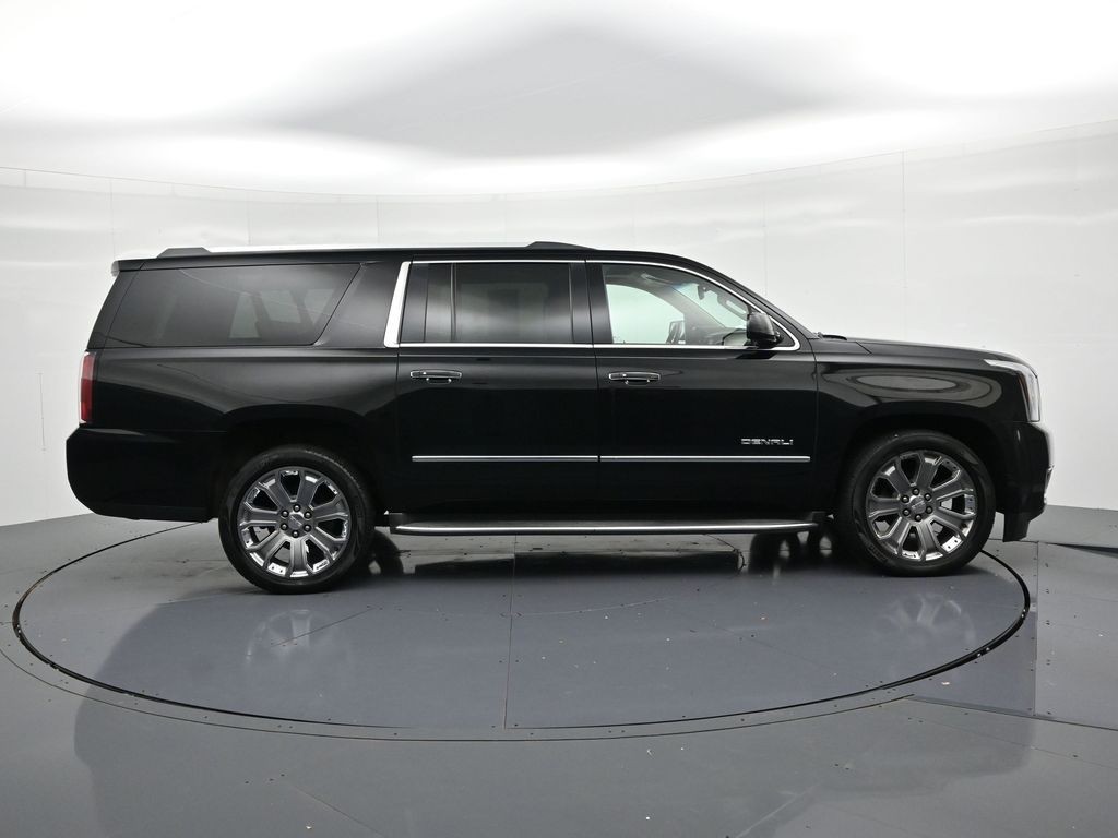 GMC Yukon XL Vehicle Full-screen Gallery Image 5