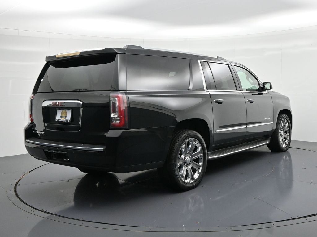 GMC Yukon XL Vehicle Full-screen Gallery Image 6