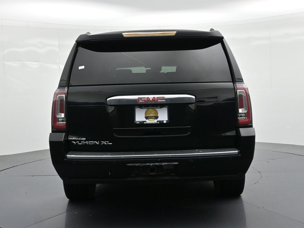 GMC Yukon XL Vehicle Full-screen Gallery Image 7