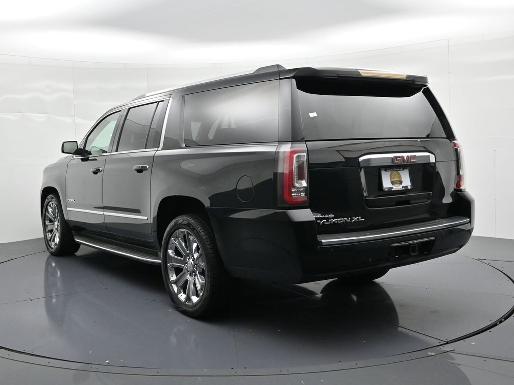 GMC Yukon XL Vehicle Full-screen Gallery Image 8