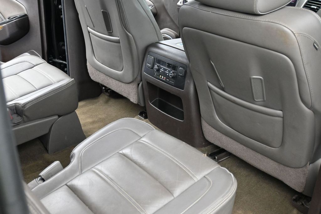 GMC Yukon XL Vehicle Full-screen Gallery Image 10