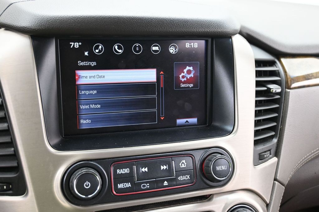 GMC Yukon XL Vehicle Full-screen Gallery Image 11