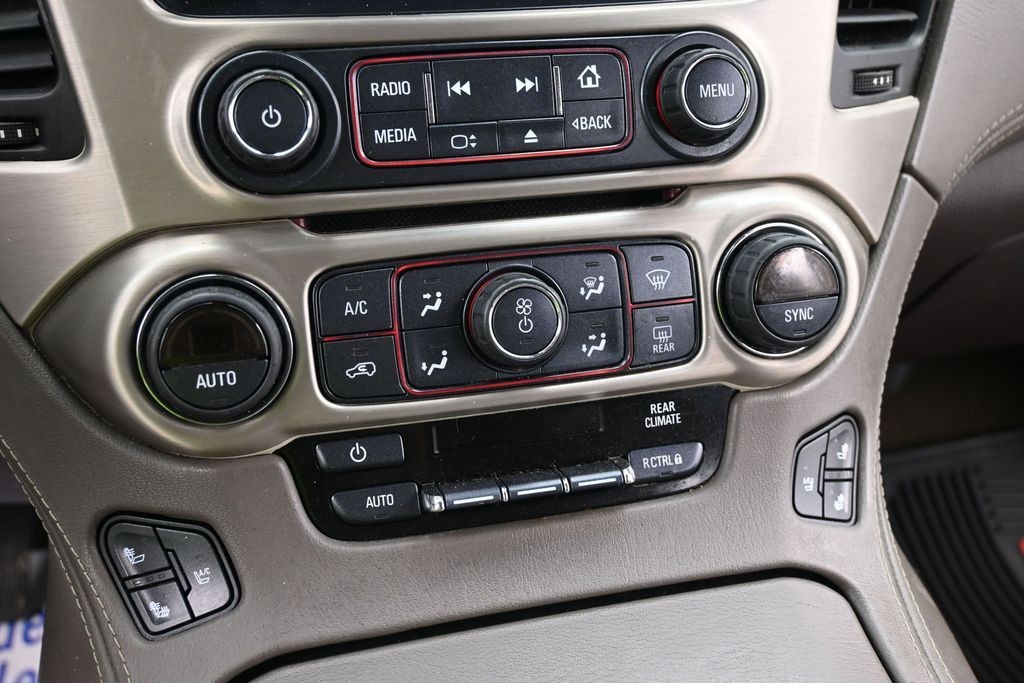GMC Yukon XL Vehicle Full-screen Gallery Image 12