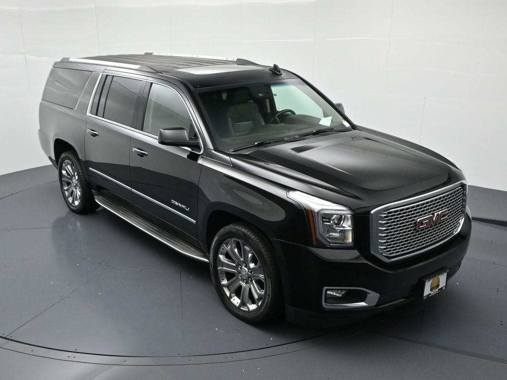 GMC Yukon XL Vehicle Full-screen Gallery Image 14