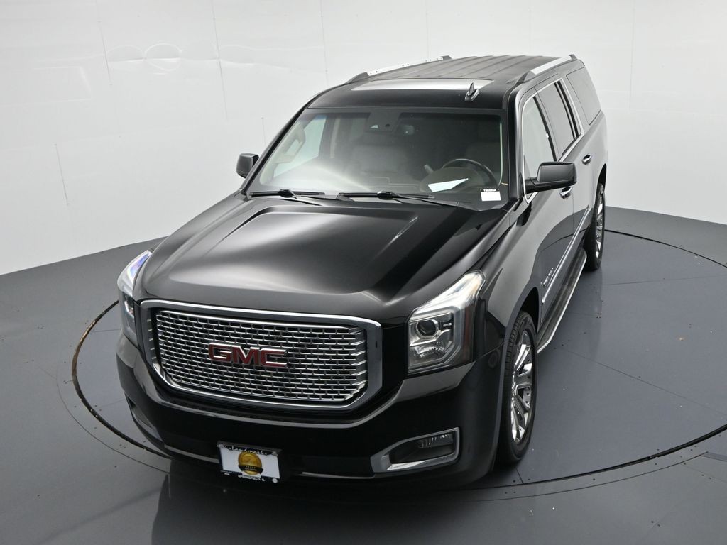 GMC Yukon XL Vehicle Full-screen Gallery Image 16