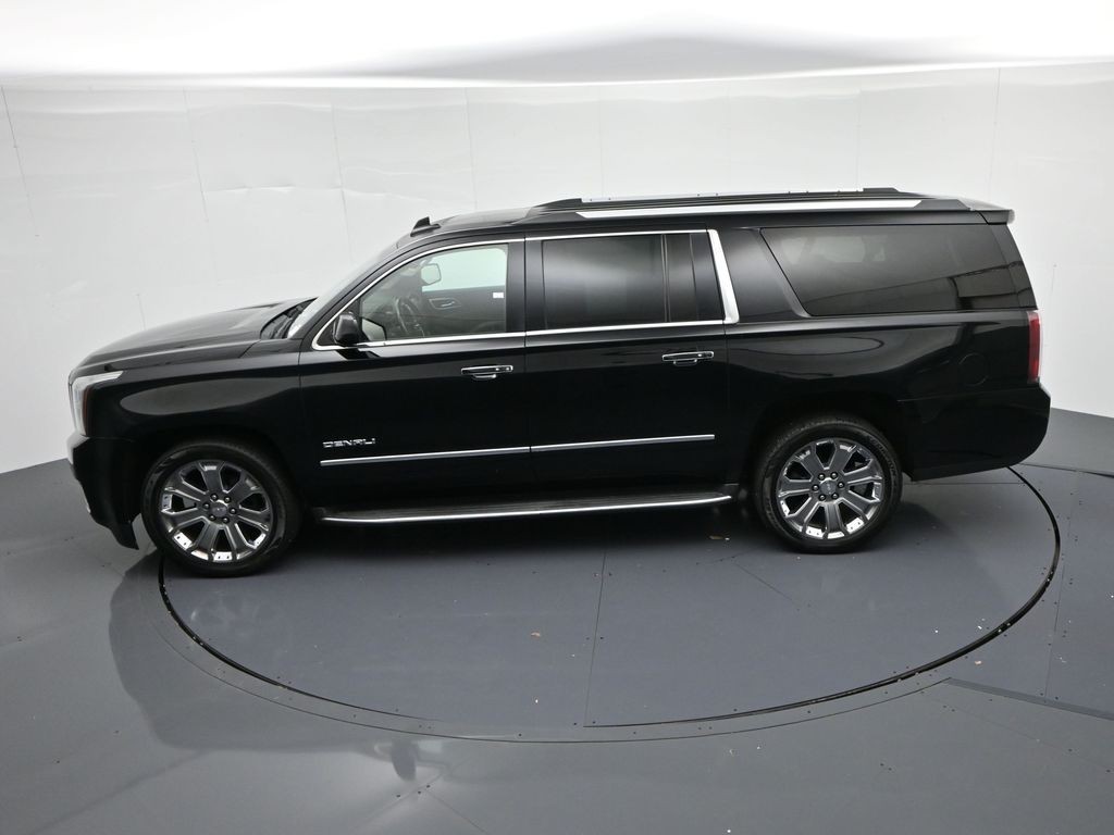 GMC Yukon XL Vehicle Full-screen Gallery Image 17