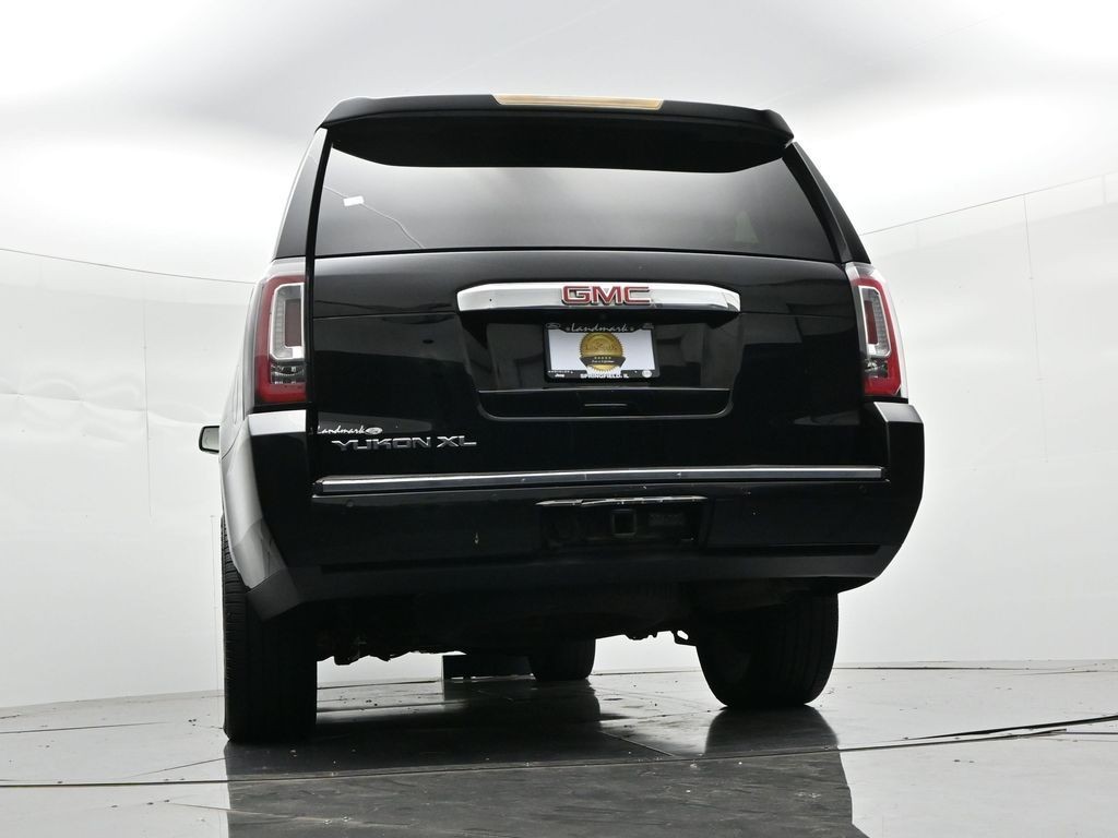 GMC Yukon XL Vehicle Full-screen Gallery Image 19
