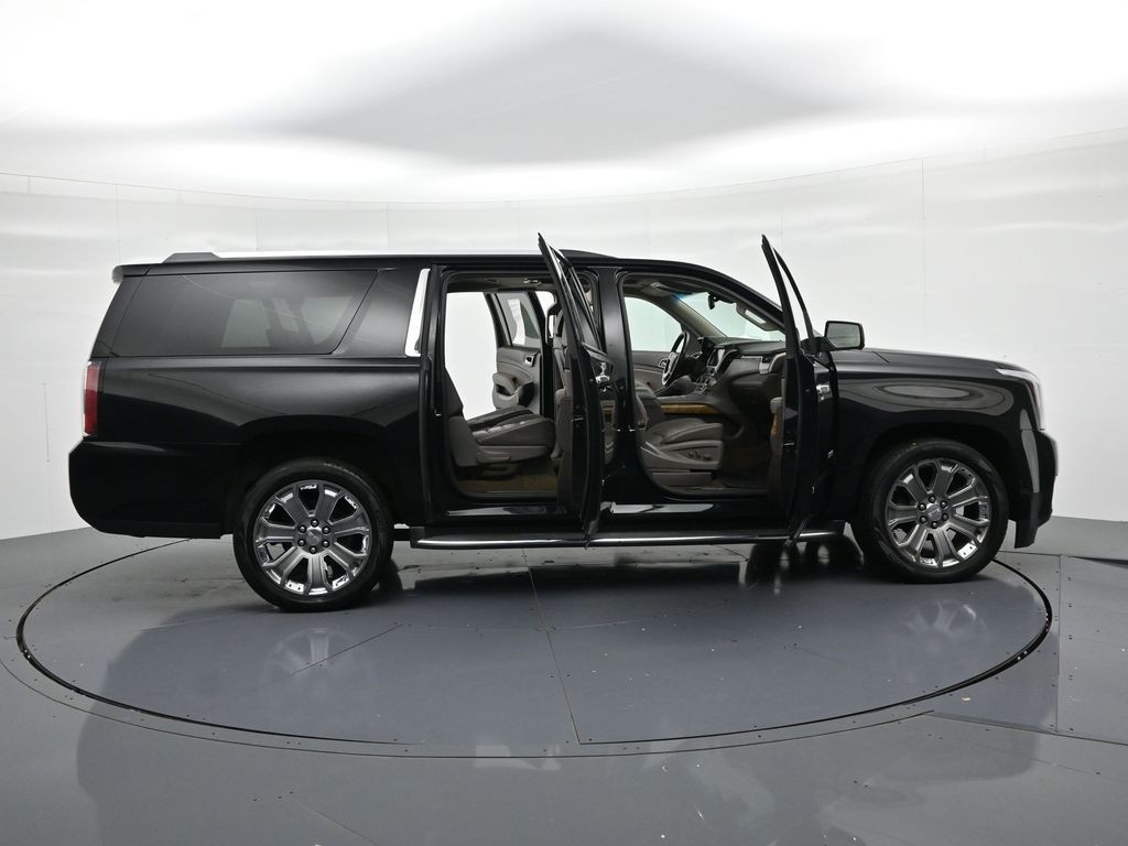 GMC Yukon XL Vehicle Full-screen Gallery Image 22