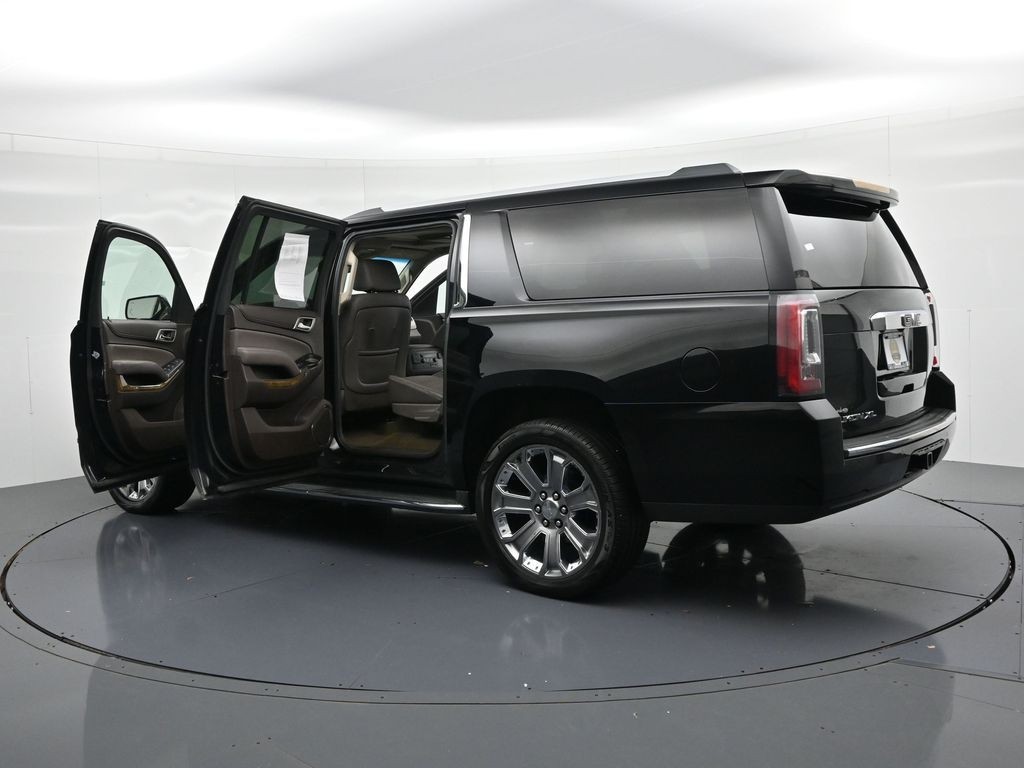 GMC Yukon XL Vehicle Full-screen Gallery Image 23