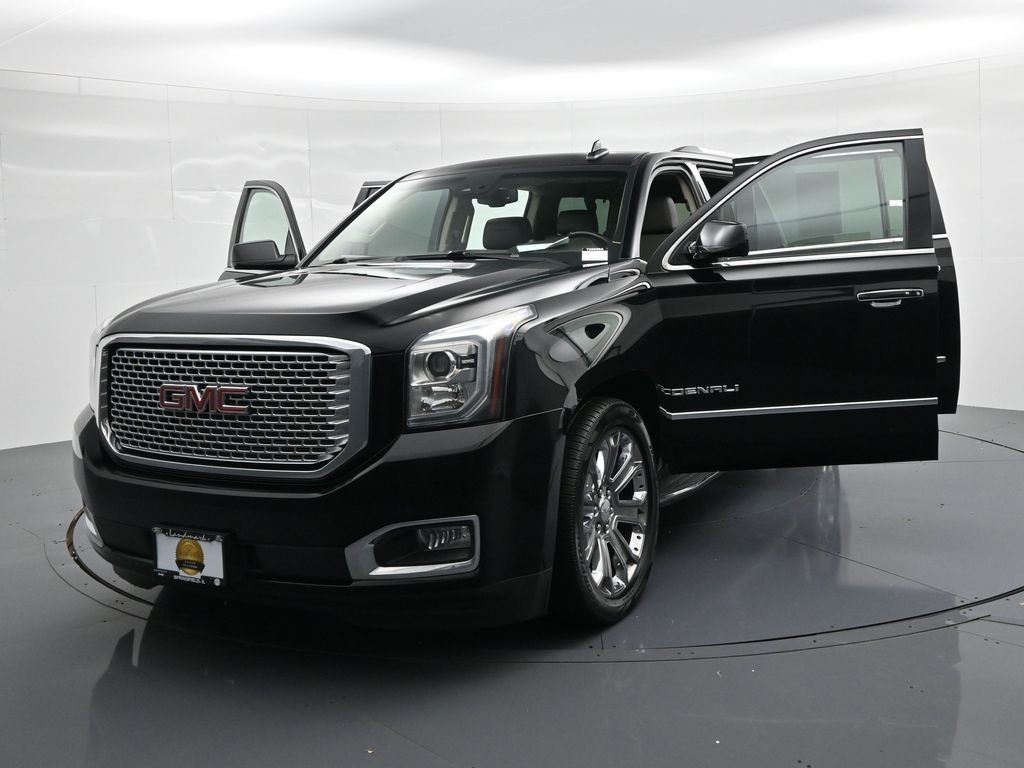 GMC Yukon XL Vehicle Full-screen Gallery Image 24