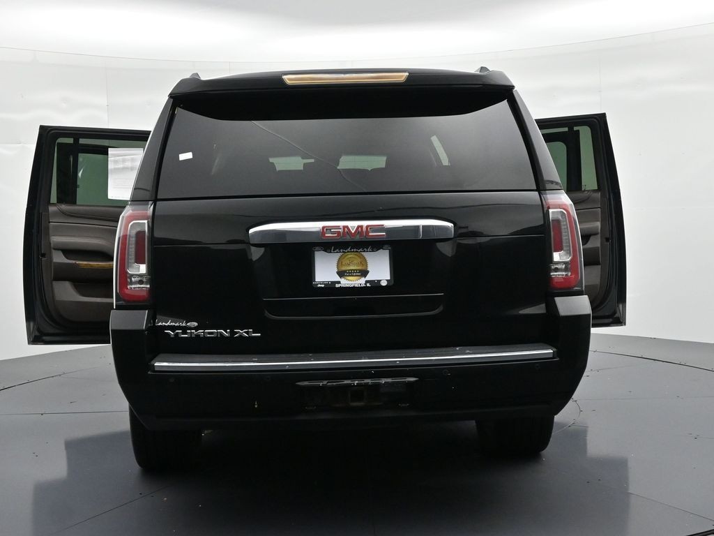 GMC Yukon XL Vehicle Full-screen Gallery Image 25