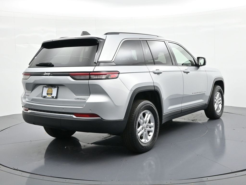 Jeep Grand Cherokee Vehicle Full-screen Gallery Image 06