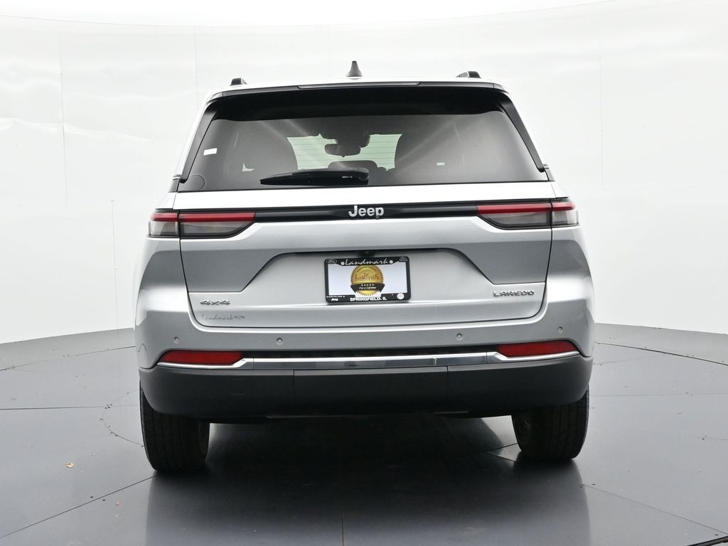 Jeep Grand Cherokee Vehicle Full-screen Gallery Image 07