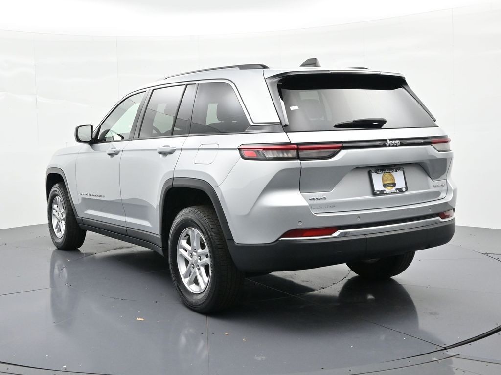 Jeep Grand Cherokee Vehicle Full-screen Gallery Image 08