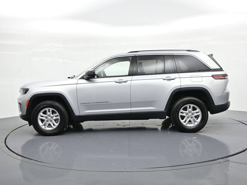 Jeep Grand Cherokee Vehicle Full-screen Gallery Image 09