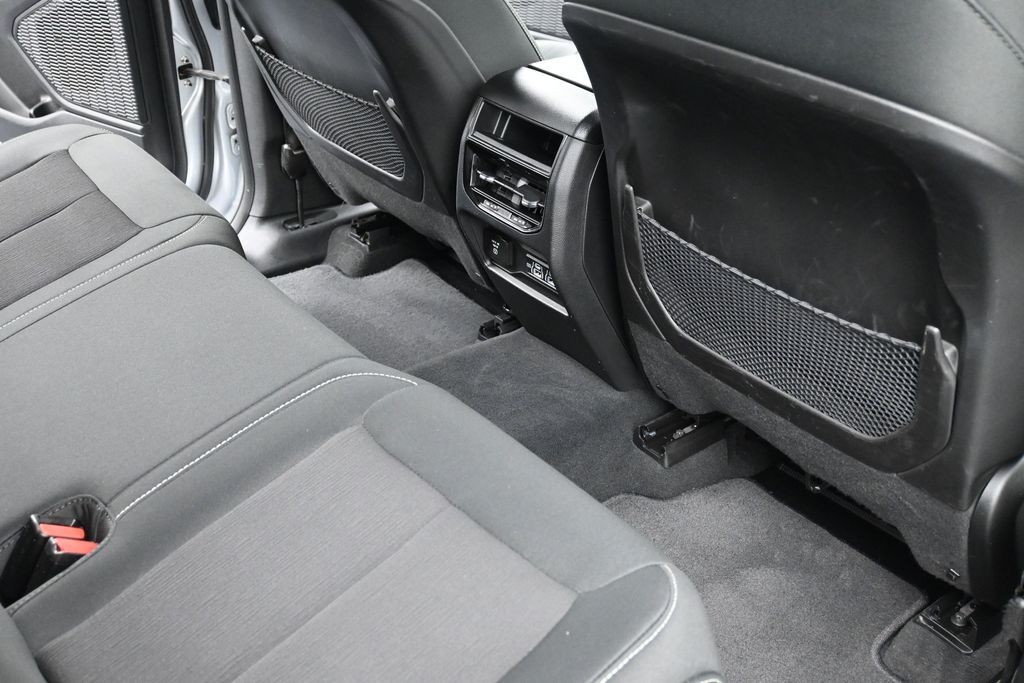 Jeep Grand Cherokee Vehicle Full-screen Gallery Image 10