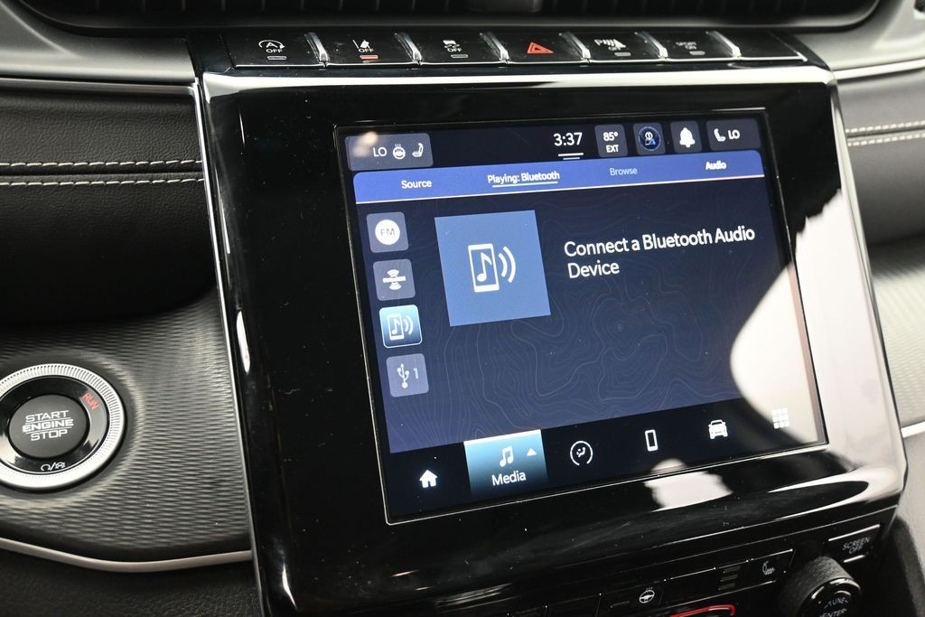 Jeep Grand Cherokee Vehicle Full-screen Gallery Image 11