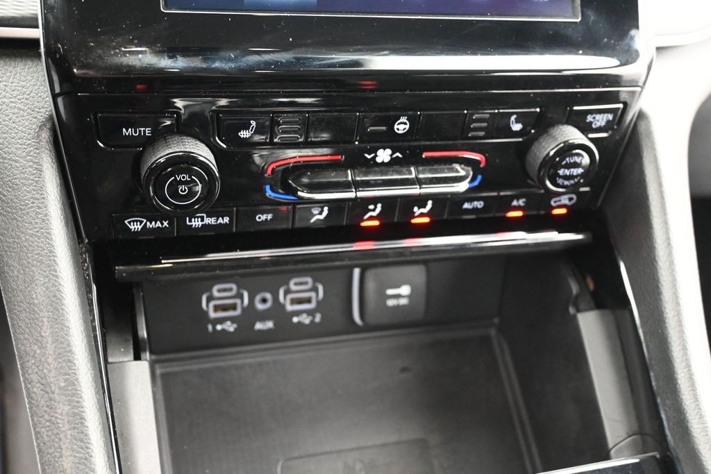 Jeep Grand Cherokee Vehicle Full-screen Gallery Image 12
