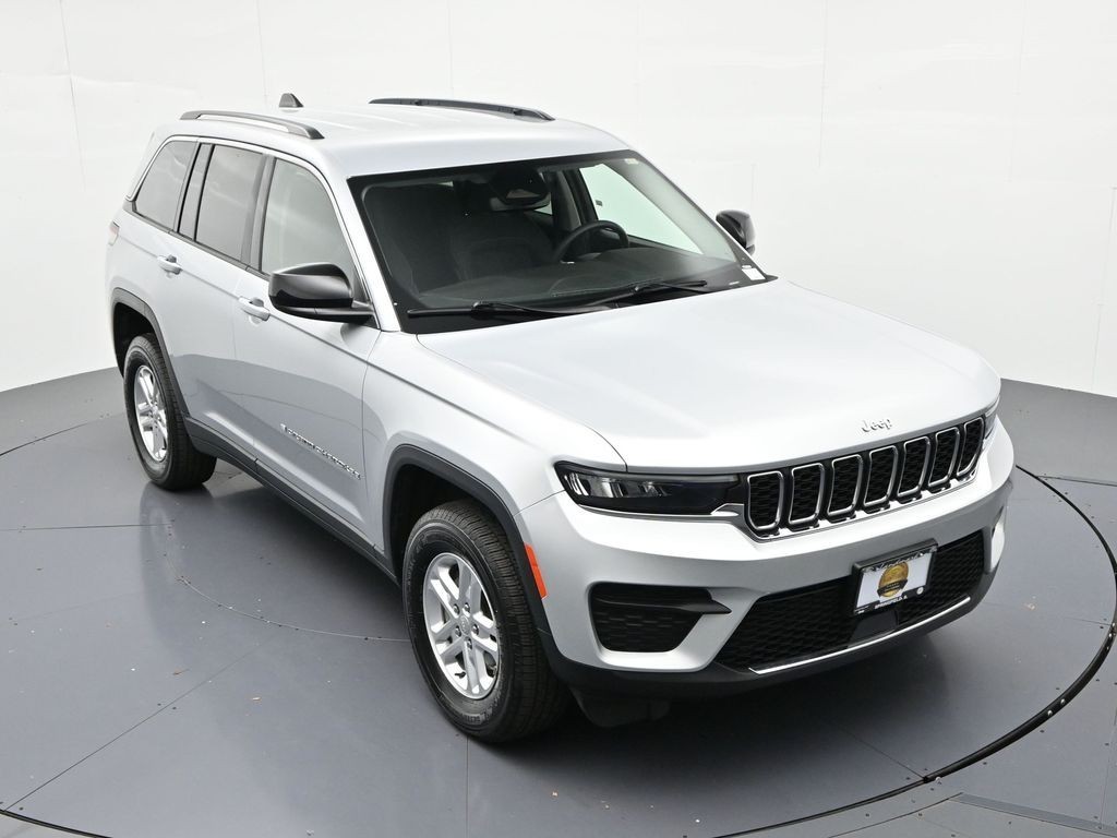 Jeep Grand Cherokee Vehicle Full-screen Gallery Image 14