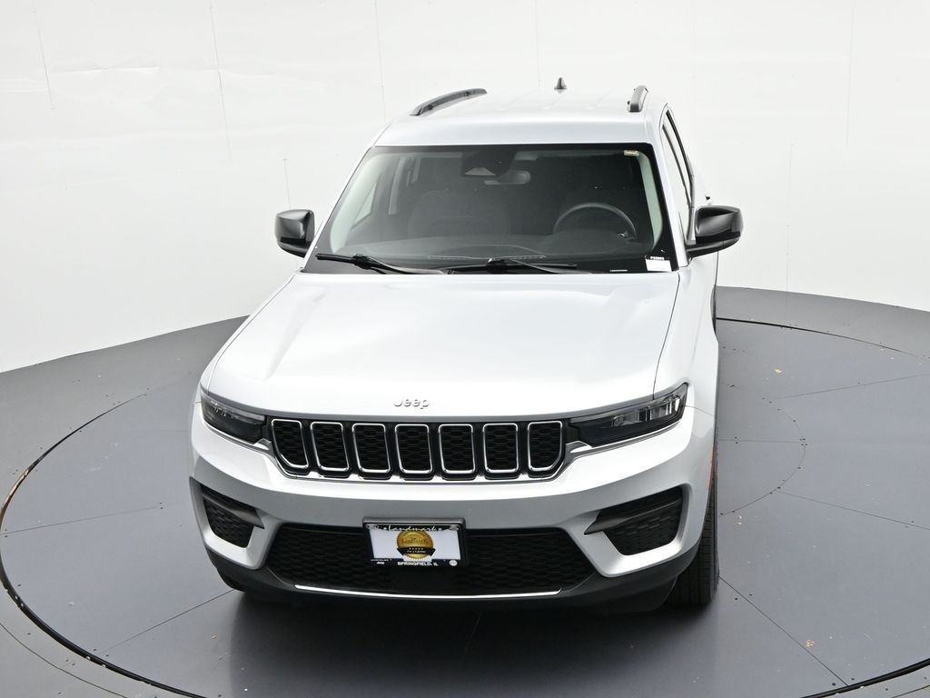 Jeep Grand Cherokee Vehicle Full-screen Gallery Image 15