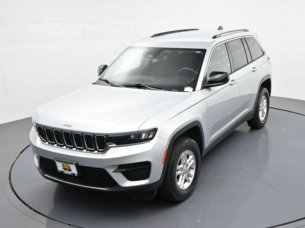 Jeep Grand Cherokee Vehicle Full-screen Gallery Image 16