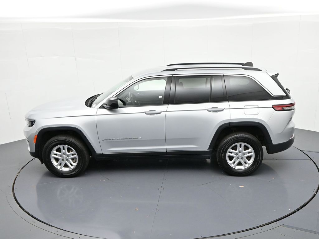 Jeep Grand Cherokee Vehicle Full-screen Gallery Image 17