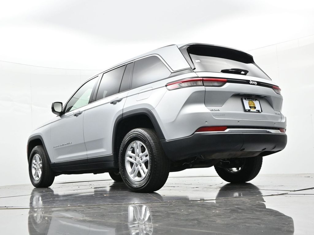 Jeep Grand Cherokee Vehicle Full-screen Gallery Image 18