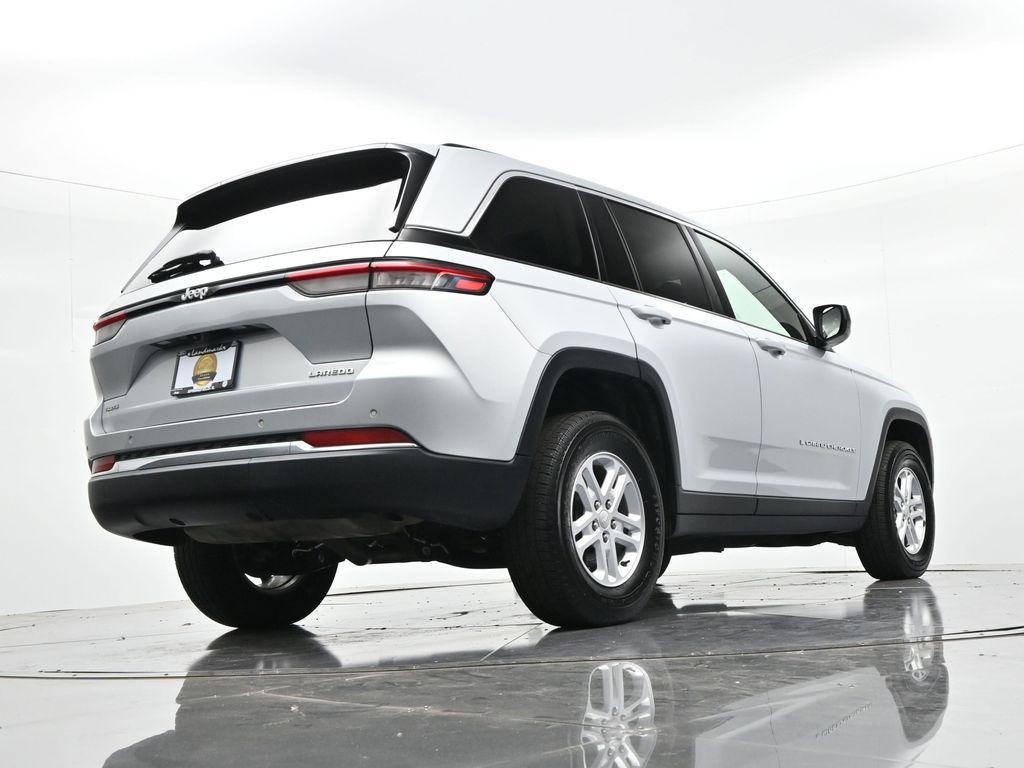 Jeep Grand Cherokee Vehicle Full-screen Gallery Image 20